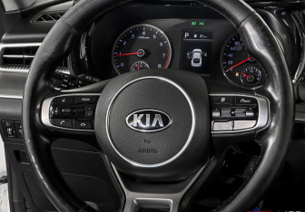 Подержанный автомобиль Kia K5 2021 года (17 фото)
