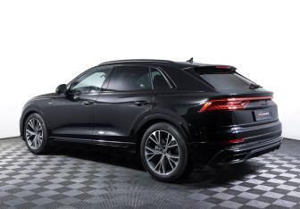 Подержанный автомобиль Audi Q8 2022 года (7 фото)