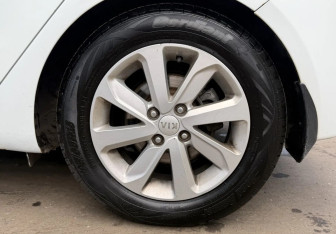 Подержанный автомобиль Kia Rio Sedan 2015 года (13 фото)