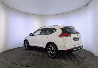 Подержанный автомобиль Nissan X-Trail 2018 года (7 фото)