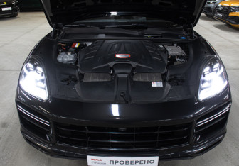 Подержанный автомобиль Porsche Cayenne 2020 года (9 фото)