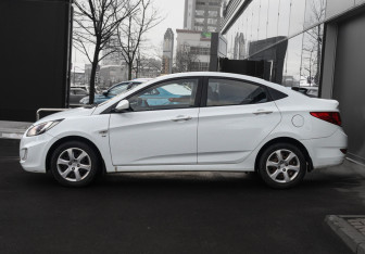 Подержанный автомобиль Hyundai Solaris Sedan 2013 года (8 фото)