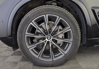 Подержанный автомобиль BMW X5 2023 года (12 фото)