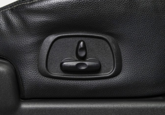 Подержанный автомобиль Mitsubishi Pajero 2014 года (17 фото)