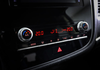 Подержанный автомобиль Mitsubishi Outlander 2021 года (18 фото)