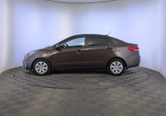 Подержанный автомобиль Kia Rio Sedan 2017 года (8 фото)