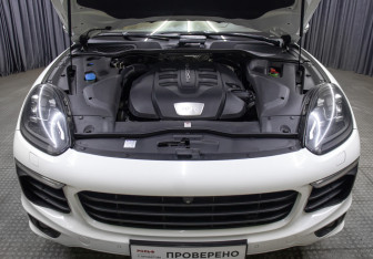 Подержанный автомобиль Porsche Cayenne 2017 года (9 фото)
