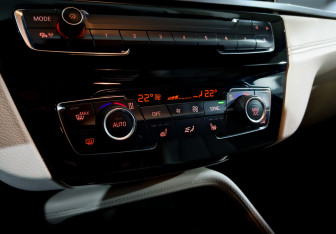 Подержанный автомобиль BMW X2 2018 года (27 фото)