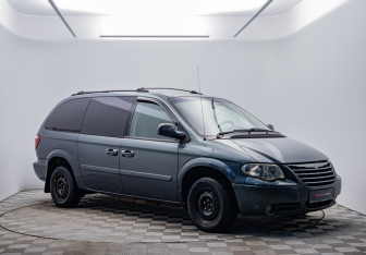 Подержанный автомобиль Chrysler Town & Country 2006 года (3 фото)