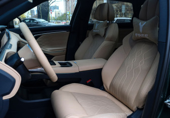 Подержанный автомобиль Voyah Free 2023 года (16 фото)