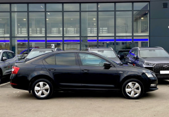 Подержанный автомобиль Skoda Octavia Liftback 2019 года (4 фото)