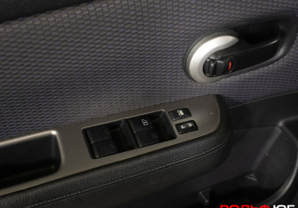 Подержанный автомобиль Nissan Tiida Hatchback 2008 года (18 фото)