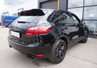 Подержанный автомобиль Porsche Cayenne 2011 года (5 фото)