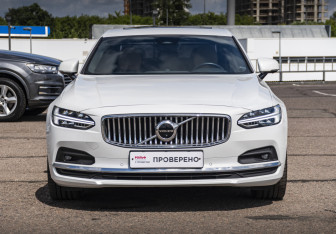 Подержанный автомобиль Volvo S90 2021 года (2 фото)