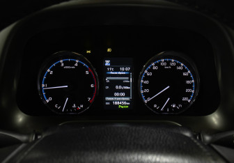 Подержанный автомобиль Toyota RAV4 2015 года (13 фото)