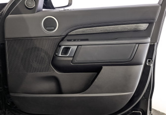 Подержанный автомобиль Land Rover Discovery 2018 года (25 фото)