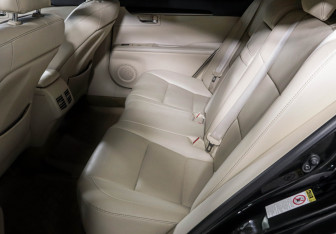 Подержанный автомобиль Lexus ES 2013 года (10 фото)