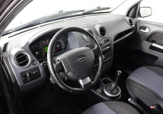 Подержанный автомобиль Ford Fusion 2007 года (5 фото)
