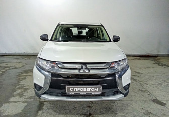 Подержанный автомобиль Mitsubishi Outlander 2018 года (2 фото)