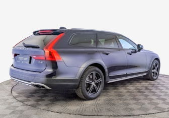 Подержанный автомобиль Volvo V90 2019 года (5 фото)