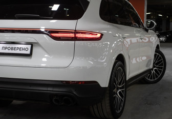 Подержанный автомобиль Porsche Cayenne 2020 года (27 фото)