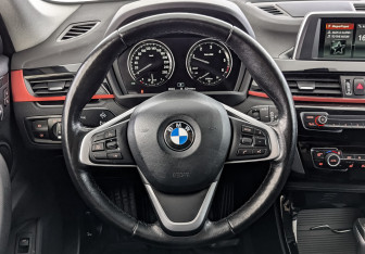 Подержанный автомобиль BMW X1 2018 года (22 фото)