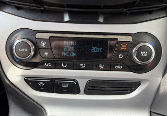Подержанный автомобиль Ford Focus Hatchback 2013 года (16 фото)