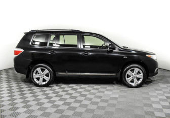 Подержанный автомобиль Toyota Highlander 2012 года (4 фото)