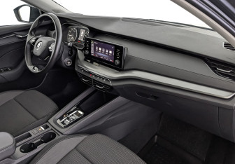 Подержанный автомобиль Skoda Octavia Liftback 2021 года (13 фото)