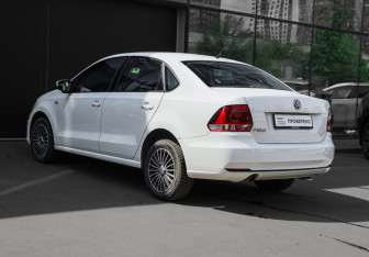 Подержанный автомобиль Volkswagen Polo Sedan 2016 года (6 фото)