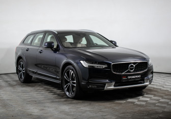 Подержанный автомобиль Volvo V90 Cross Country 2017 года (3 фото)