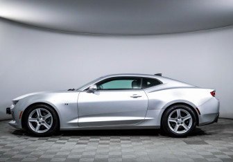 Подержанный автомобиль Chevrolet Camaro Coupe 2017 года (8 фото)