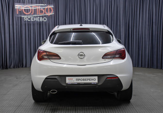 Подержанный автомобиль Opel Astra Hatchback 2013 года (6 фото)