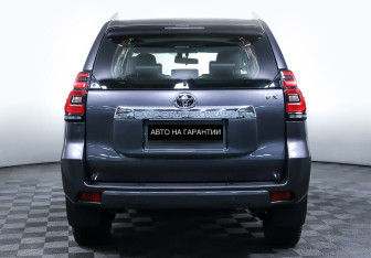 Подержанный автомобиль Toyota Land Cruiser Prado 2022 года (6 фото)
