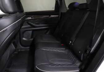 Подержанный автомобиль Exeed VX 2022 года (10 фото)