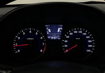 Подержанный автомобиль Hyundai Solaris Sedan 2014 года (20 фото)