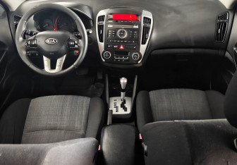 Подержанный автомобиль Kia Ceed Hatchback 2011 года (9 фото)