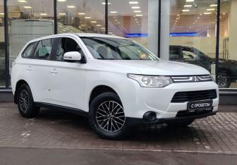 Подержанный автомобиль Mitsubishi Outlander 2013 года (3 фото)