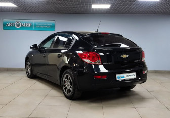 Подержанный автомобиль Chevrolet Cruze Hatchback 2012 года (7 фото)