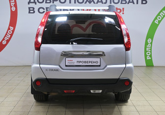 Подержанный автомобиль Nissan X-Trail 2011 года (5 фото)