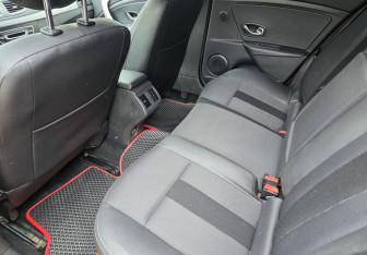Подержанный автомобиль Renault Megane Hatchback 2010 года (10 фото)
