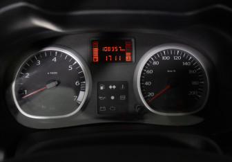 Подержанный автомобиль Renault Duster 2012 года (12 фото)