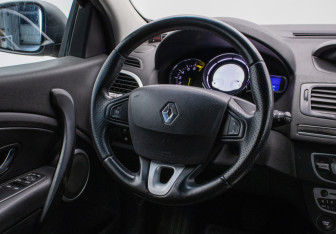Подержанный автомобиль Renault Megane Hatchback 2010 года (15 фото)