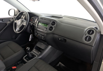 Подержанный автомобиль Volkswagen Tiguan 2012 года (19 фото)