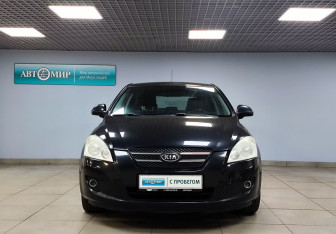 Подержанный автомобиль Kia Ceed Hatchback 2009 года (2 фото)
