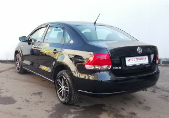 Подержанный автомобиль Volkswagen Polo Sedan 2013 года (7 фото)
