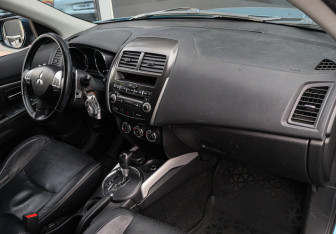Подержанный автомобиль Mitsubishi ASX 2012 года (7 фото)