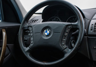 Подержанный автомобиль BMW X3 2005 года (15 фото)