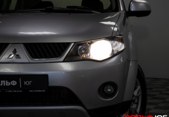 Подержанный автомобиль Mitsubishi Outlander 2008 года (22 фото)