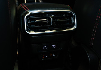 Подержанный автомобиль Jetour T2 2024 года (17 фото)